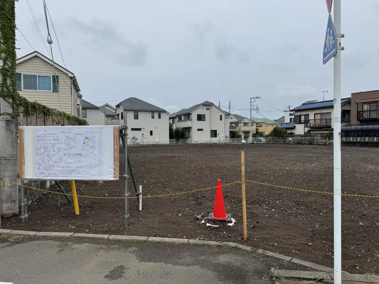 【藤沢市】辻堂3丁目の吉兆庵跡地が更地に。 現地の特例開発事業等予告板の立面図に「LAWSON」の文字