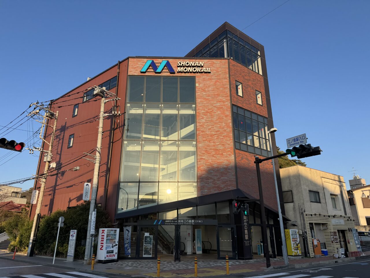 【藤沢市】湘南モノレール 湘南江の島駅ビルで10月31日に「第4回モノレールサミット with レディオ湘南」が開催されます！ 全国のモノレール・鉄道会社がが集結、麻倉未稀さん、ジェームス小野田さんのライブも♪